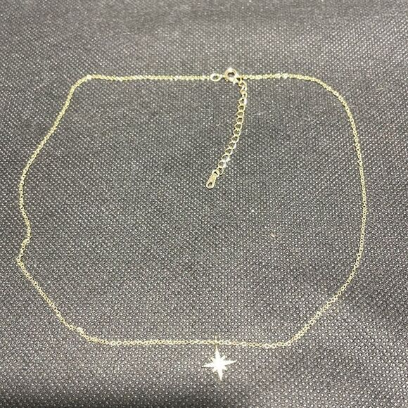 Delicate small necklace with star pendant - Picture 3 of 6